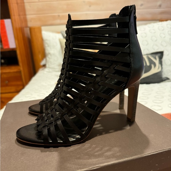 LIKE NEW - Elie Tahari Black Gladiator Strap Leather Heeled Sandals - Size 37 - Picture 3 of 16